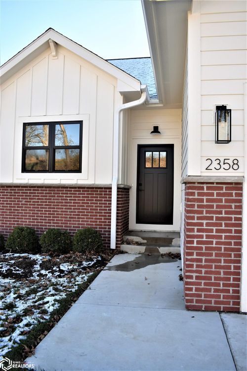 2358 River Rd, Iowa Falls, IA, 50126-7725 | Card Image