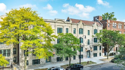 212-100 Seward St, Detroit, MI, 48202-2464 | Card Image
