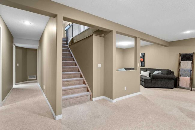 755 Hawkside Mews Nw, Home with 4 bedrooms, 3 bathrooms and 4 parking in Calgary AB | Image 28