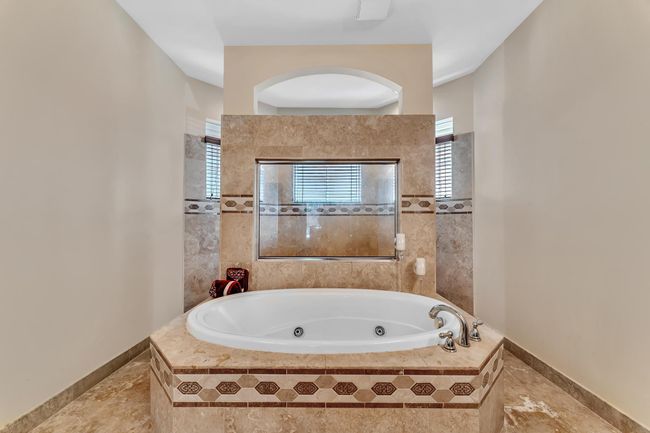 soaking tub | Image 26