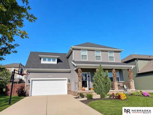 10212 Rosewater Pkwy, Bennington, NE, 68007-8099 | Card Image