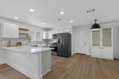 13000 Meadowheath Cv, Austin, TX, 78729-2714 | Card Image