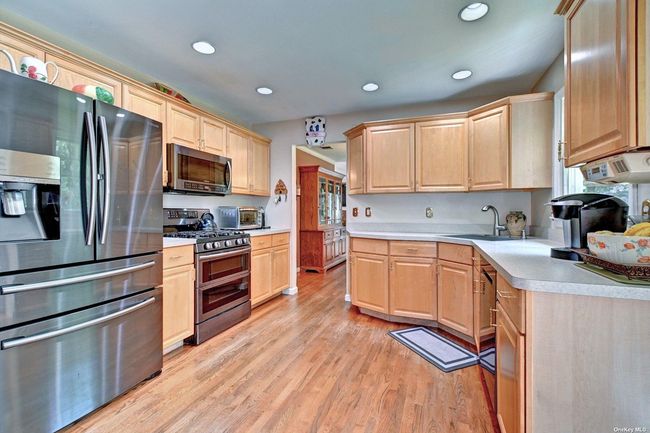 150 N Woods Dr, House other with 4 bedrooms, 4 bathrooms and 7 parking in Wading River NY | Image 11