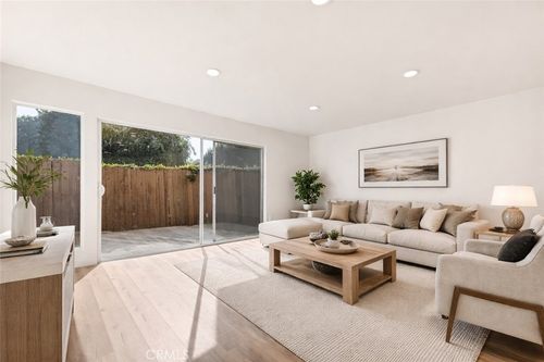 11-15542 Sherman Way, Van Nuys, CA, 91406-4196 | Card Image