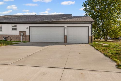 59746 Manning Dr, New Haven, MI, 48048-1862 | Card Image