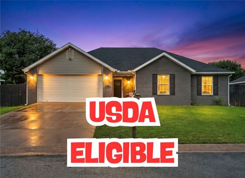 20752 Hillcrest Dr, Springdale, AR, 72764-8917 | Card Image