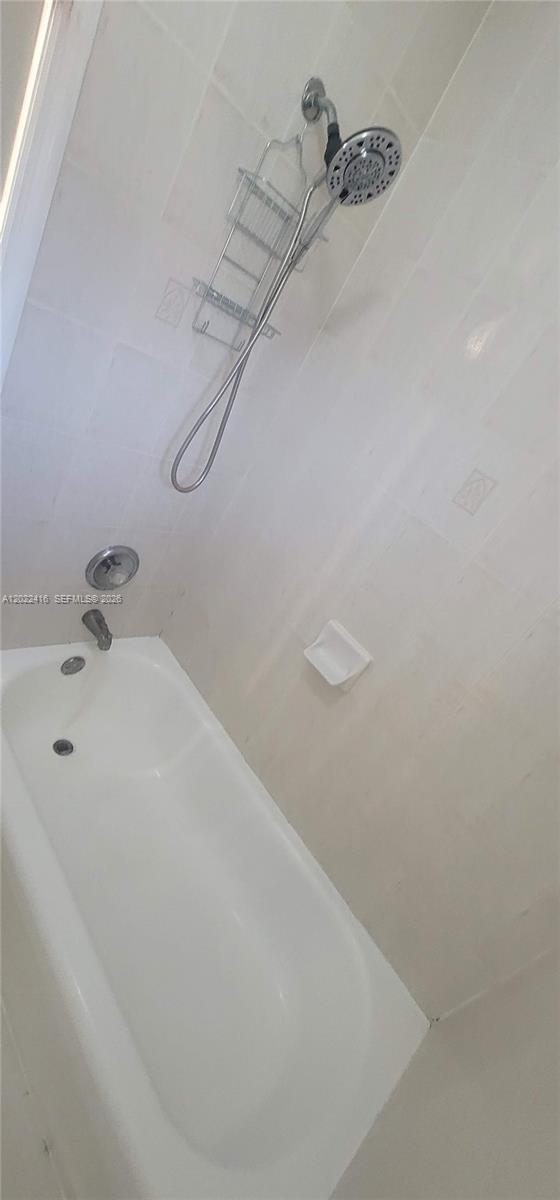 Residential Lease in Hialeah Gardens 4