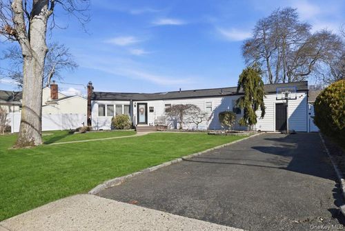 17 Hawthorne St, Massapequa, NY, 11758-5104 | Card Image