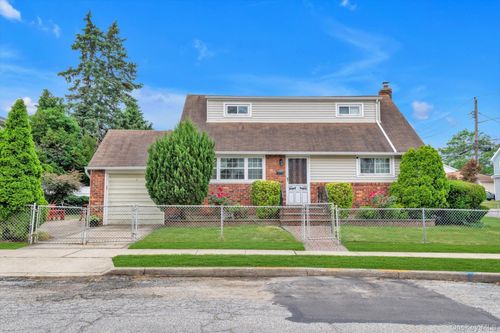 1389 B St, Elmont, NY, 11003-3728 | Card Image