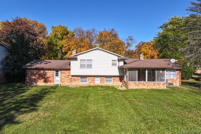 1106 Cool Ridge Drive, Home with 3 bedrooms, 2 bathrooms and null parking in Grand Blanc Twp MI | Image 3