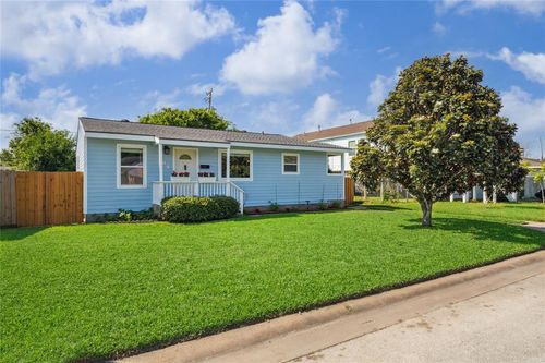 109 Trout St, Galveston, TX, 77550-3133 | Card Image