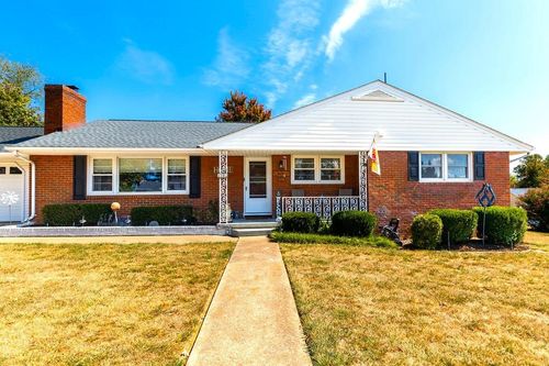 2805 Village Dr, WAYNESBORO, VA, 22980-1532 | Card Image