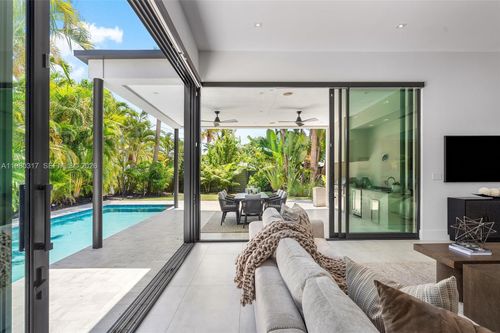 2500 Middle River Dr, Fort Lauderdale, FL, 33305-1615 | Card Image