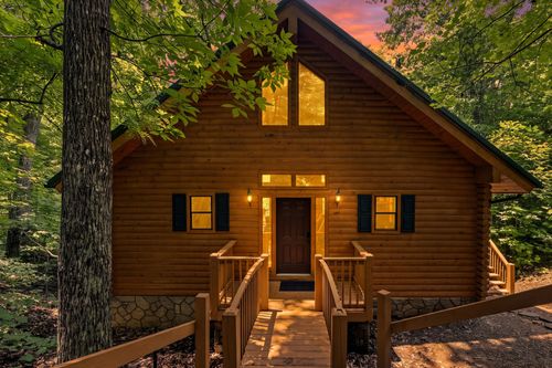 820 Pinnacle Vista Rd, Gatlinburg, TN, 37738-6449 | Card Image