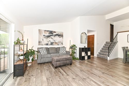 apt-7-8525 W Waterford Ave, Greenfield, WI, 53228-2321 | Card Image