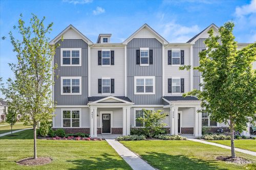 4427 Chelsea Manor Cir, Aurora, IL, 60504-3293 | Card Image