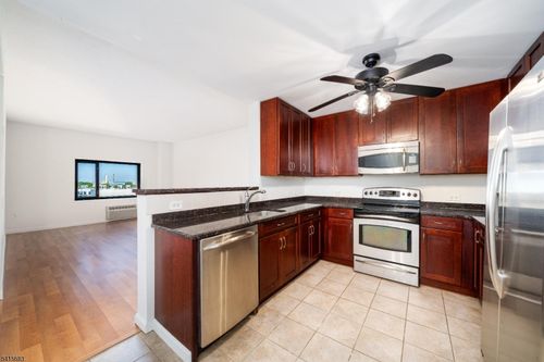 apt-705-1 Carriage City Plz, Rahway, NJ, 07065-5179 | Card Image