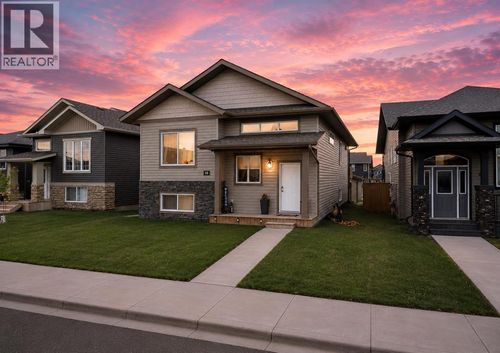 58 Village Cres, Red Deer, AB, T4R0P3 | Card Image