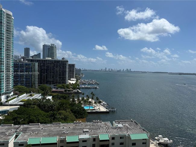 APT-1607 - 2333 Brickell Ave, Condo with 2 bedrooms, 2 bathrooms and null parking in Miami FL | Image 5