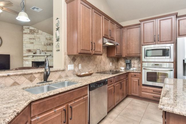 Kitchen | Image 8