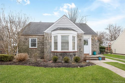 124 Greystone Rd, Rockville Centre, NY, 11570-4515 | Card Image