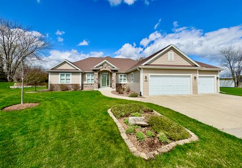 1404 Whitetail Run, Mukwonago, WI, 53149-7918 | Card Image