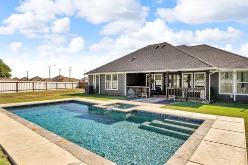 300 W Bell St, Everman, TX, 76140-2802 | Card Image