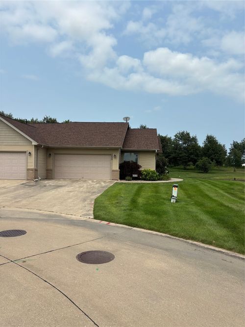 2624 Hiawatha St, Perry, IA, 50220-1856 | Card Image