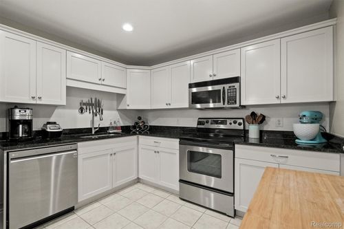 unit-76-1115 N Old Woodward Ave, Birmingham, MI, 48009-5441 | Card Image