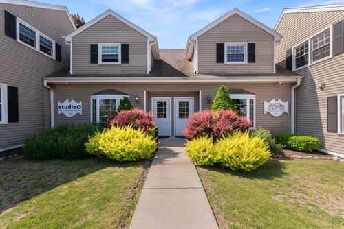 W156N11377 Pilgrim Road, Germantown, WI, 53022 | Card Image