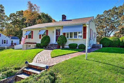 98 Iroquois Rd, Cumberland, RI, 02864-5905 | Card Image