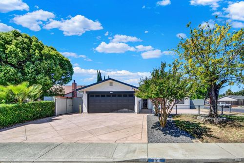 100 Wakefield Dr, Vacaville, CA, 95687-6749 | Card Image