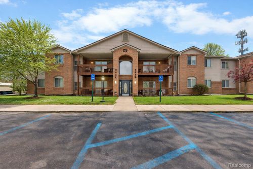 9624 Sawgrass Ct, Van Buren Twp, MI, 48111-6427 | Card Image