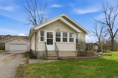 2901 Darlene Dr, Fort Wayne, IN, 46802-3810 | Card Image