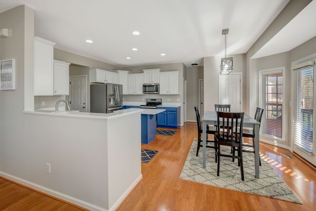 Center island in the kitchen | Image 17