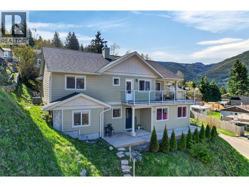 702 Richards St, Nelson, BC, V1L5K6 | Card Image