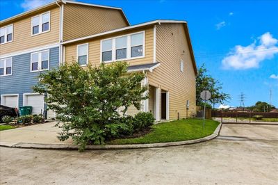 3542 Terreno Vista Boulevard, Home with 3 bedrooms, 2 bathrooms and null parking in Pasadena TX | Image 2