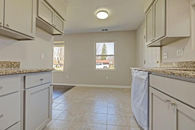 12) Kitchen | Image 41