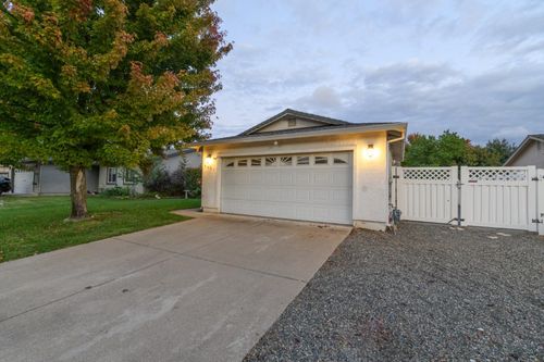 3531 Barkwood Dr, Anderson, CA, 96007-4716 | Card Image