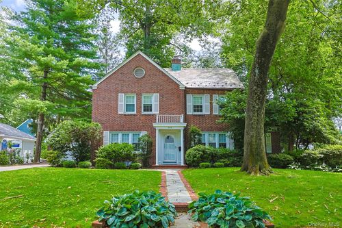 280 Park Ave, Manhasset, NY, 11030-2415 | Card Image