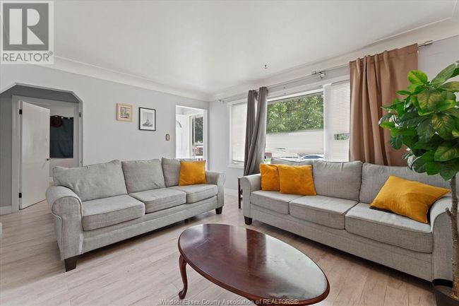 1033 Harrison Ave, House other with 3 bedrooms, 2 bathrooms and null parking in Windsor ON | Image 7