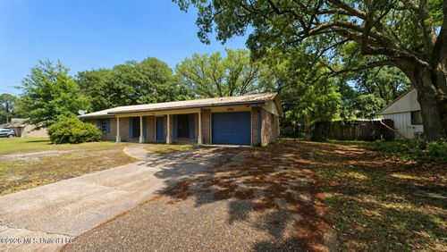 4502 Robinhood Dr, Pascagoula, MS, 39581-4831 | Card Image