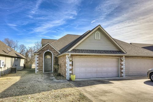 2206 Benjamin Dr, Carthage, MO, 64836-3675 | Card Image