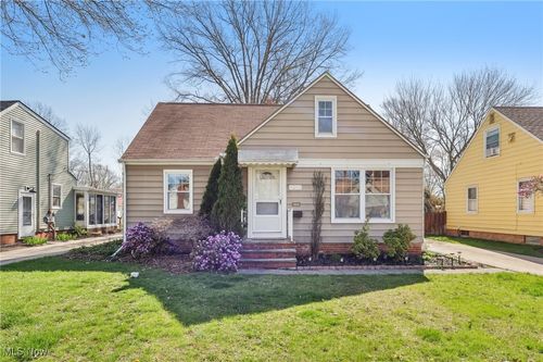 4255 W 226th St, Fairview Park, OH, 44126-1826 | Card Image