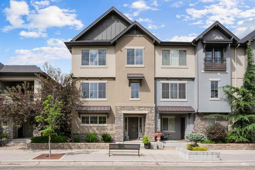 3290 E Thoroughbred Ln, Boise, ID, 83716-7096 | Card Image