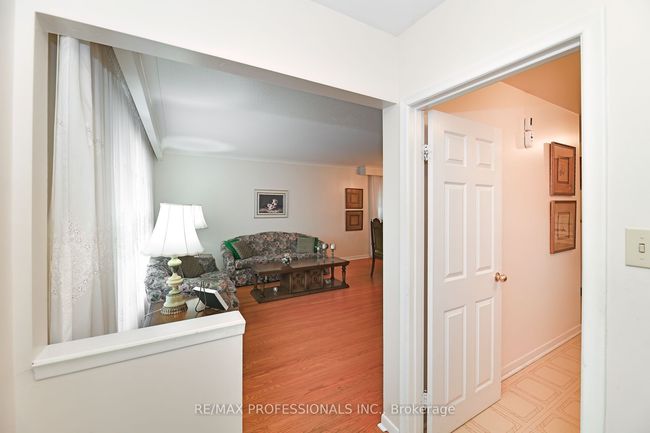 11 Pegasus Trail, House other with 3 bedrooms, 2 bathrooms and 1 parking in Scarborough ON | Image 5