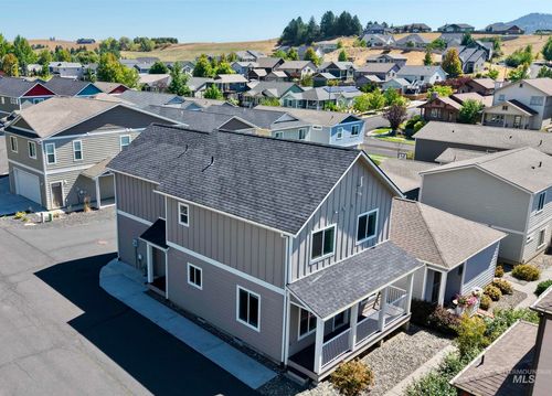 1121 Sundial Ln, Moscow, ID, 83843-5057 | Card Image