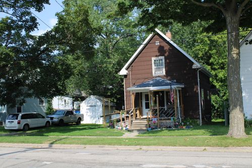 613 Backus St, Jackson, MI, 49202-3225 | Card Image