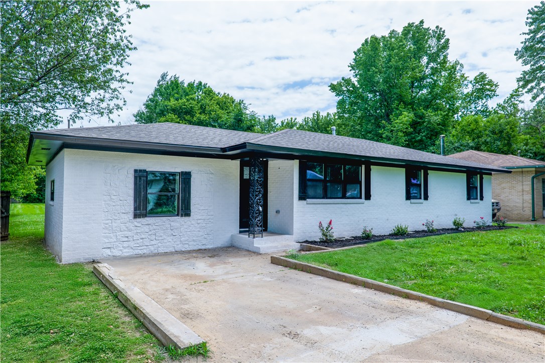 Lawndale Dr, Springdale, AR 72764