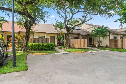 460 Ne 211th Ter, Miami, FL, 33179-1829 | Card Image